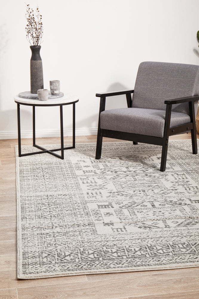 Umbra Cairo Silver Rug