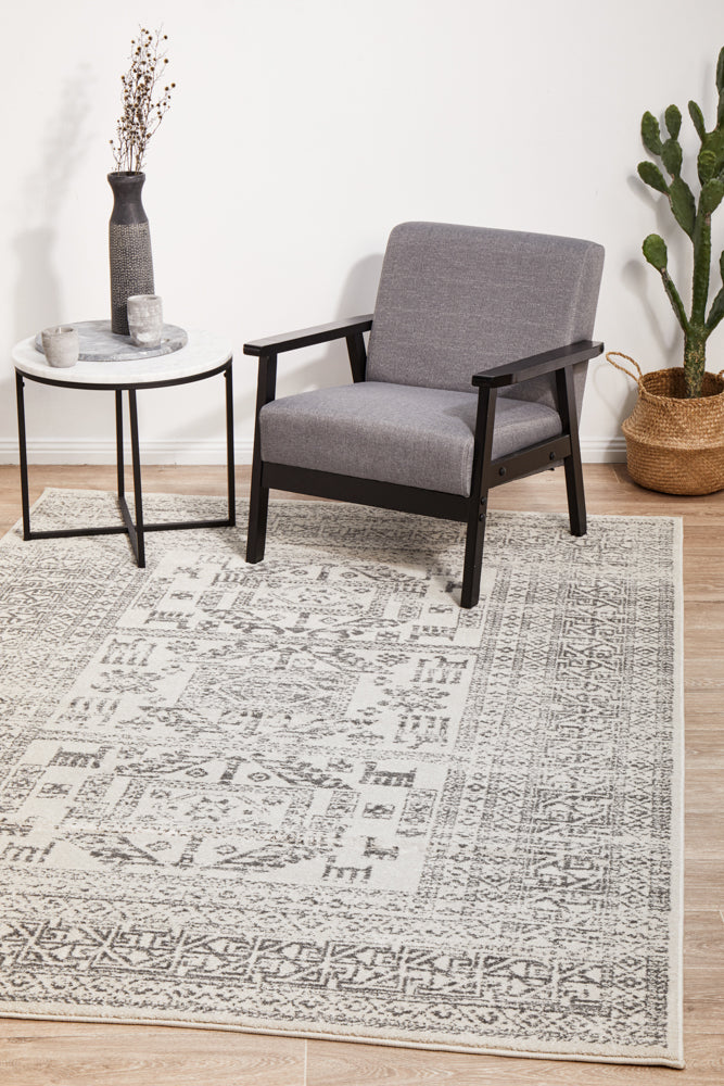 Umbra Cairo Silver Rug