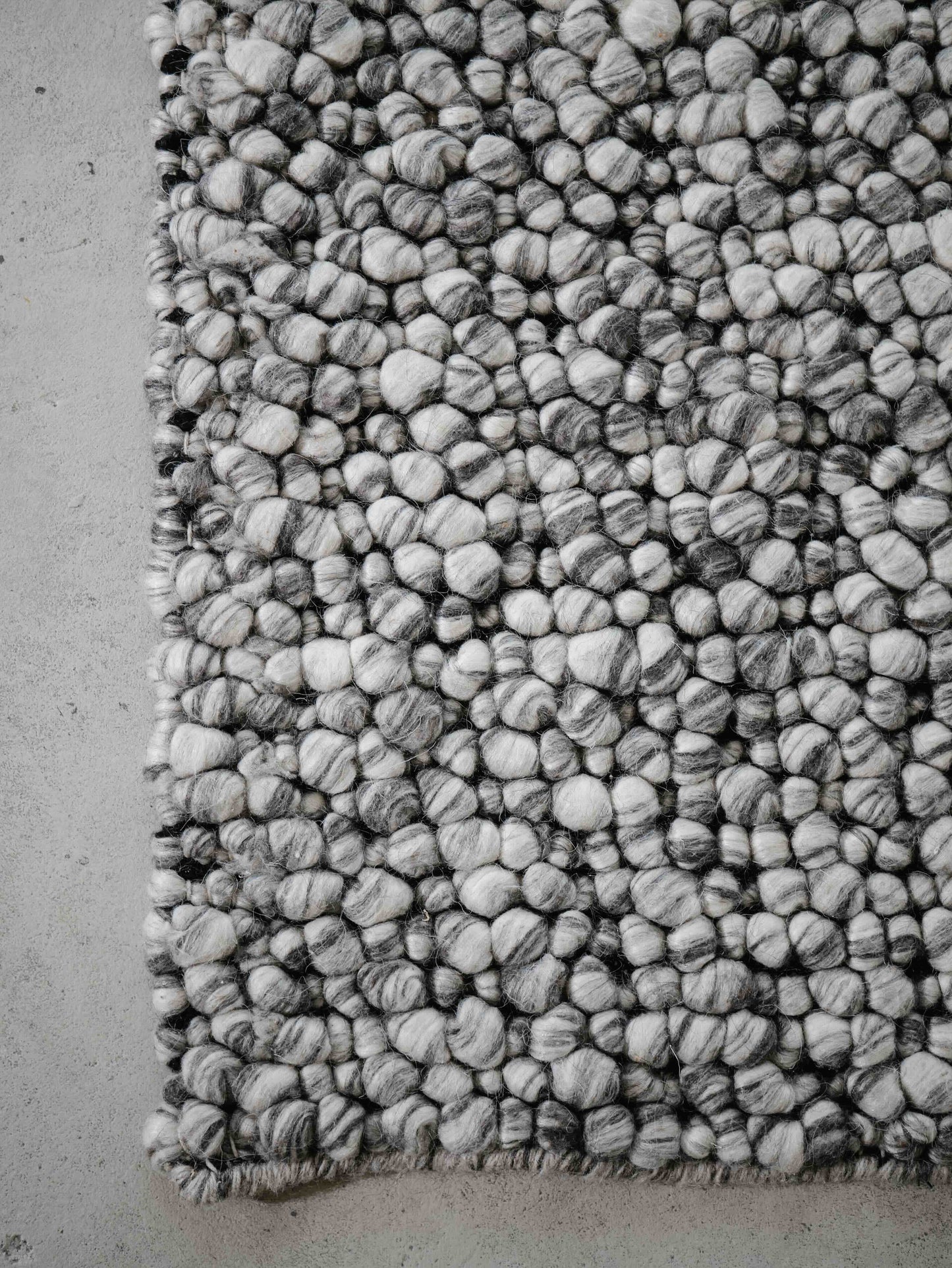 Zaria Black & White Rug