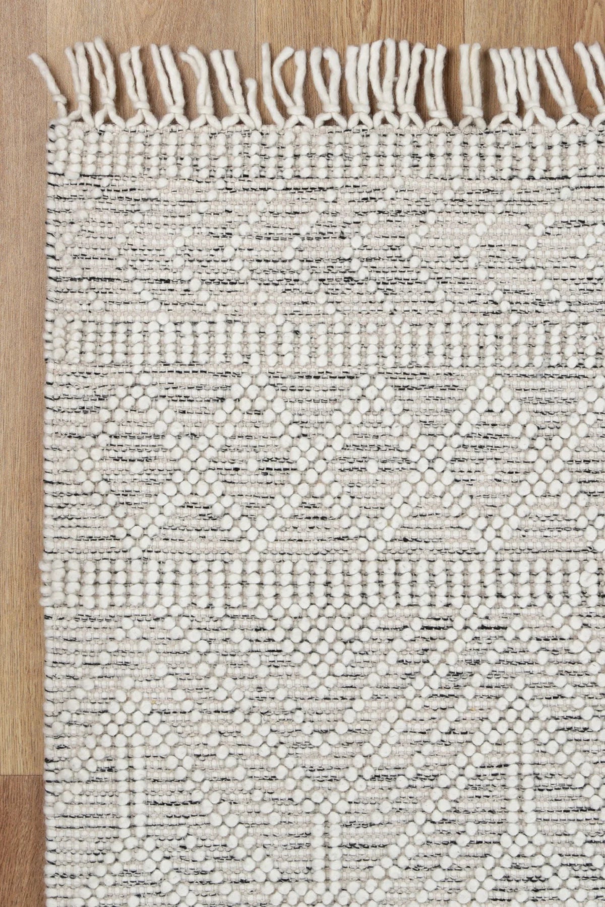 Luxe Ivory Black Wool Rug