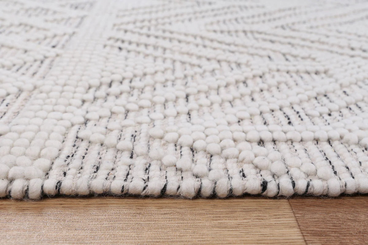 Luxe Ivory Black Wool Rug