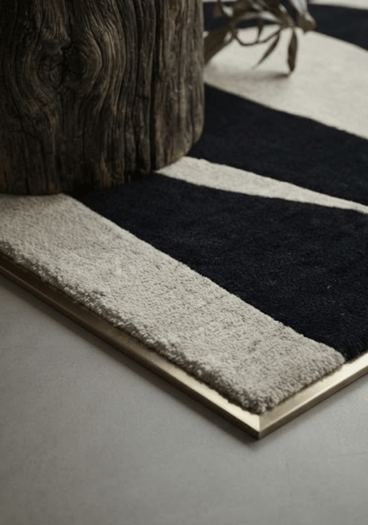 Mehari Ivory & Navy Wool Rug