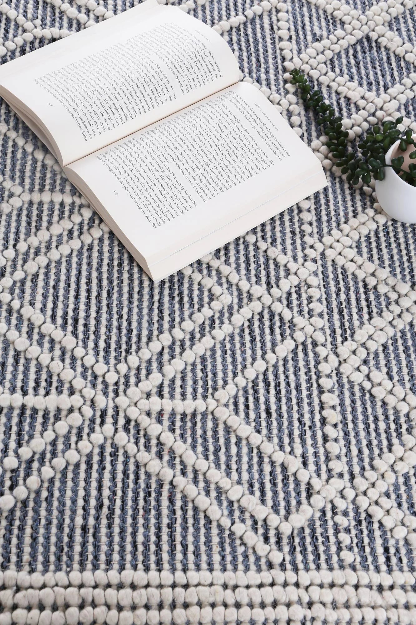 Avenza Ivory Grey Wool Rug