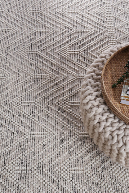 Luxe Ivory Black Wool Rug